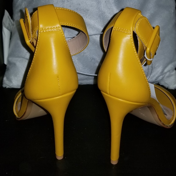 BCBGeneration Janet Leather Stiletto Heel - Picture 4 of 5